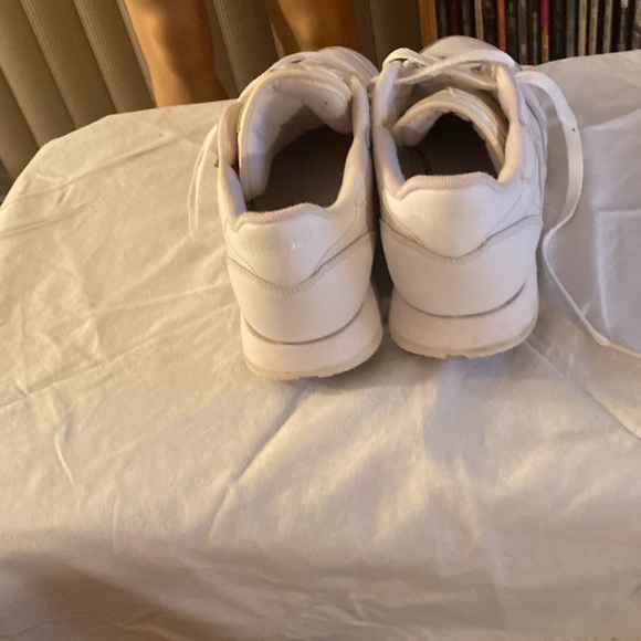I’m Women’s sneakers Reebok white size 10 good condition - Picture 3 of 5